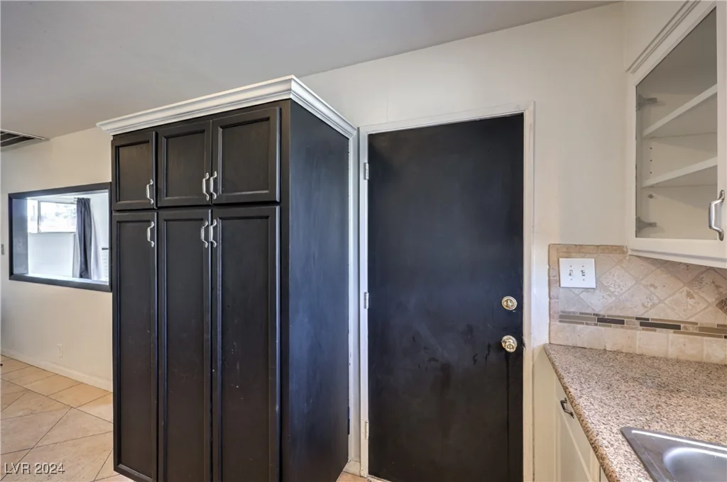 2016 Embrey, Las Vegas, NV 89106