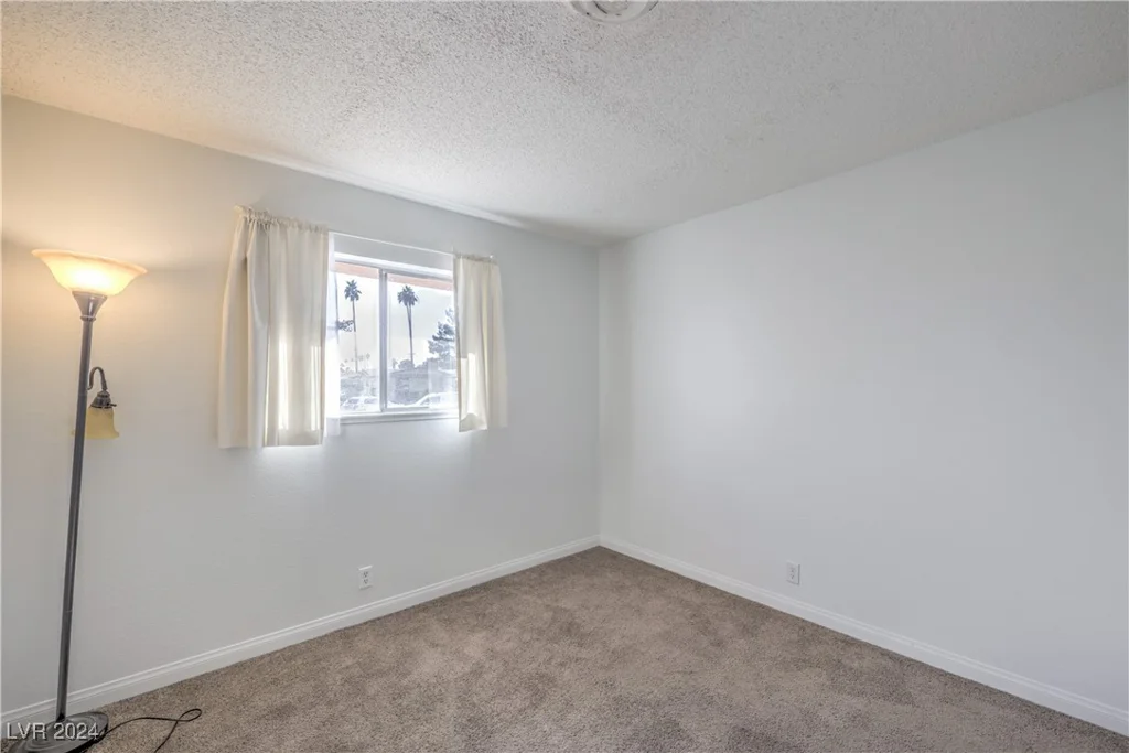 2016 Embrey, Las Vegas, NV 89106