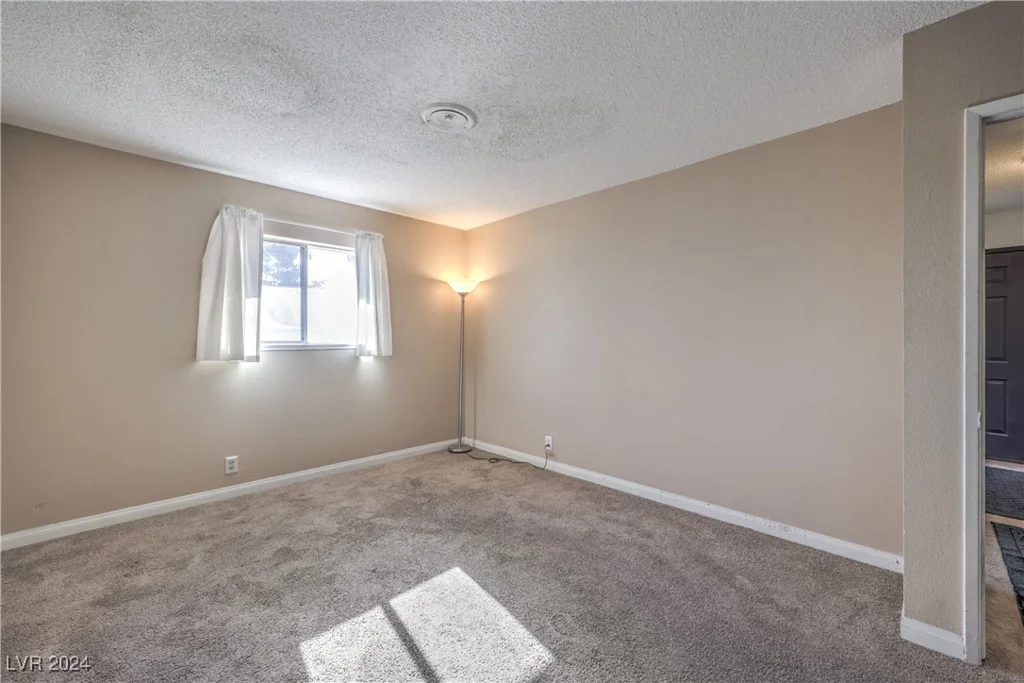 2016 Embrey, Las Vegas, NV 89106