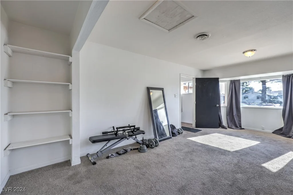 2016 Embrey, Las Vegas, NV 89106