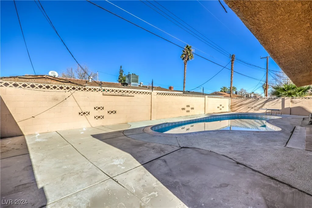2016 Embrey, Las Vegas, NV 89106