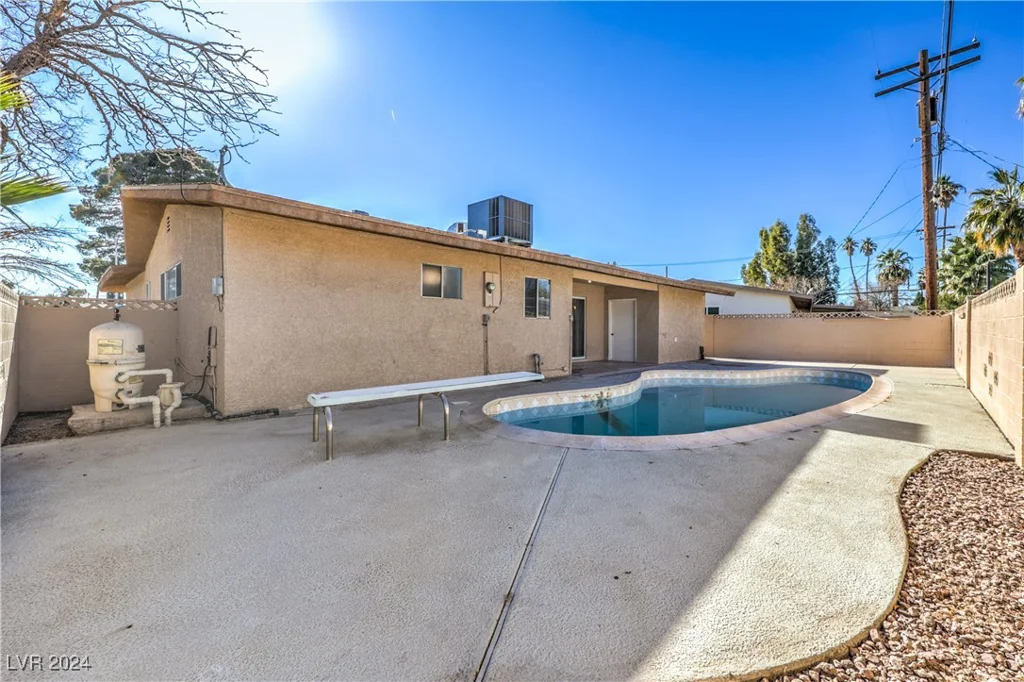 2016 Embrey, Las Vegas, NV 89106