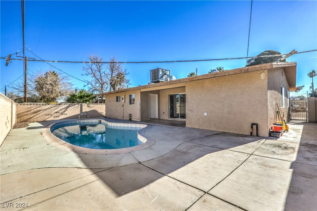 2016 Embrey, Las Vegas, NV 89106