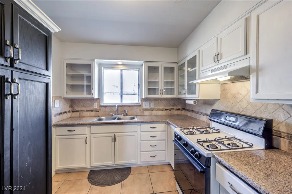 2016 Embrey, Las Vegas, NV 89106