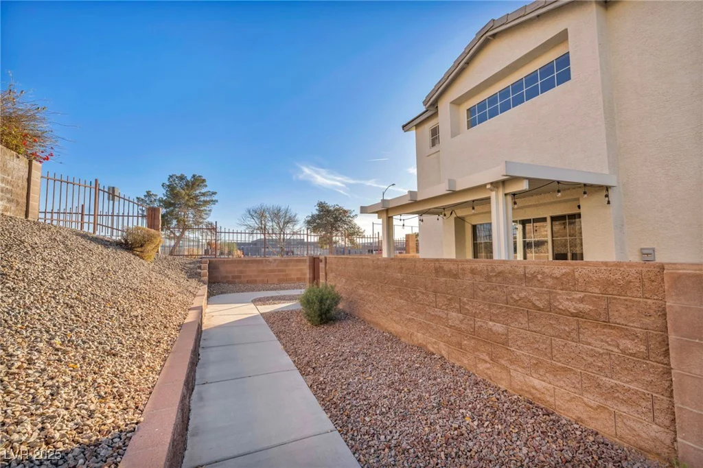 2134 William Holden, Las Vegas, NV 89142