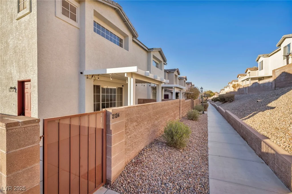 2134 William Holden, Las Vegas, NV 89142