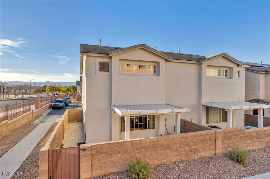2134 William Holden, Las Vegas, NV 89142