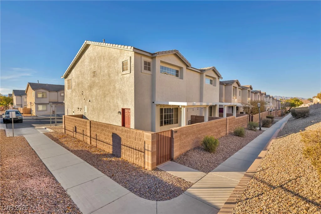 2134 William Holden, Las Vegas, NV 89142