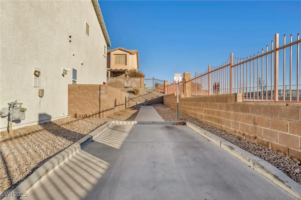 2134 William Holden, Las Vegas, NV 89142