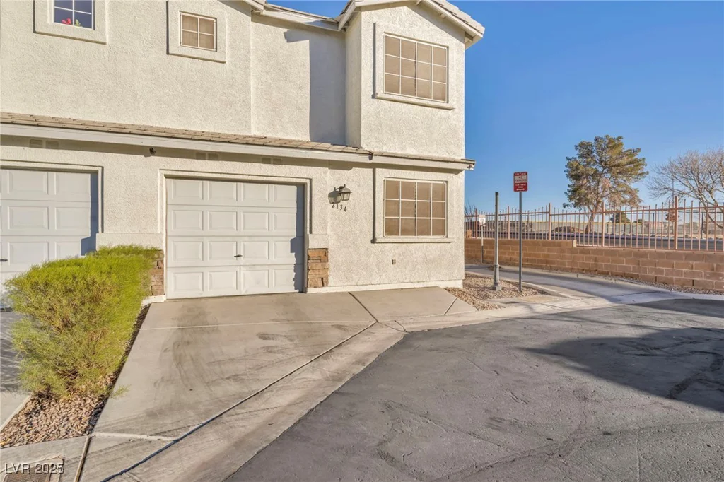 2134 William Holden, Las Vegas, NV 89142