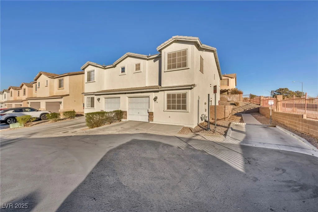 2134 William Holden, Las Vegas, NV 89142
