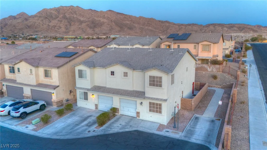 2134 William Holden, Las Vegas, NV 89142