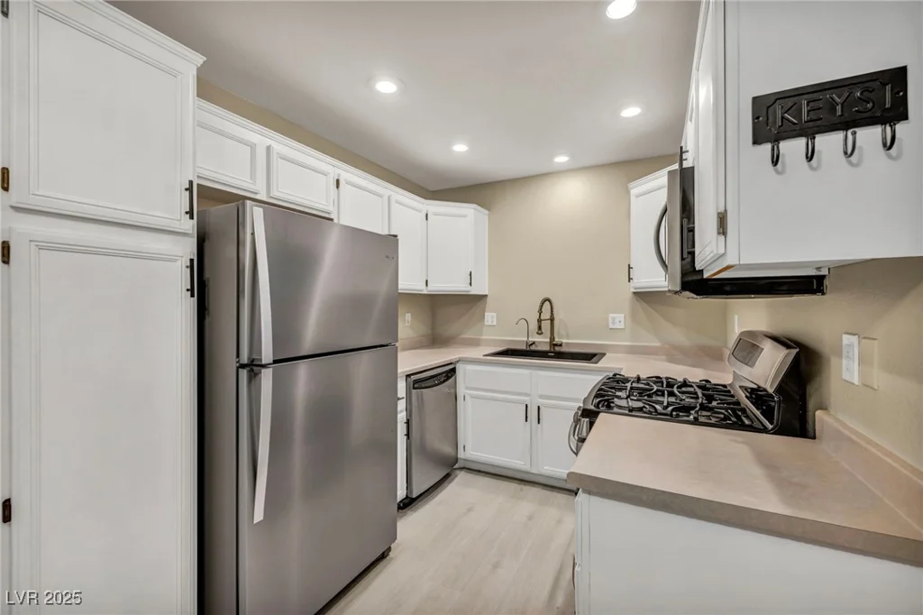 2134 William Holden, Las Vegas, NV 89142