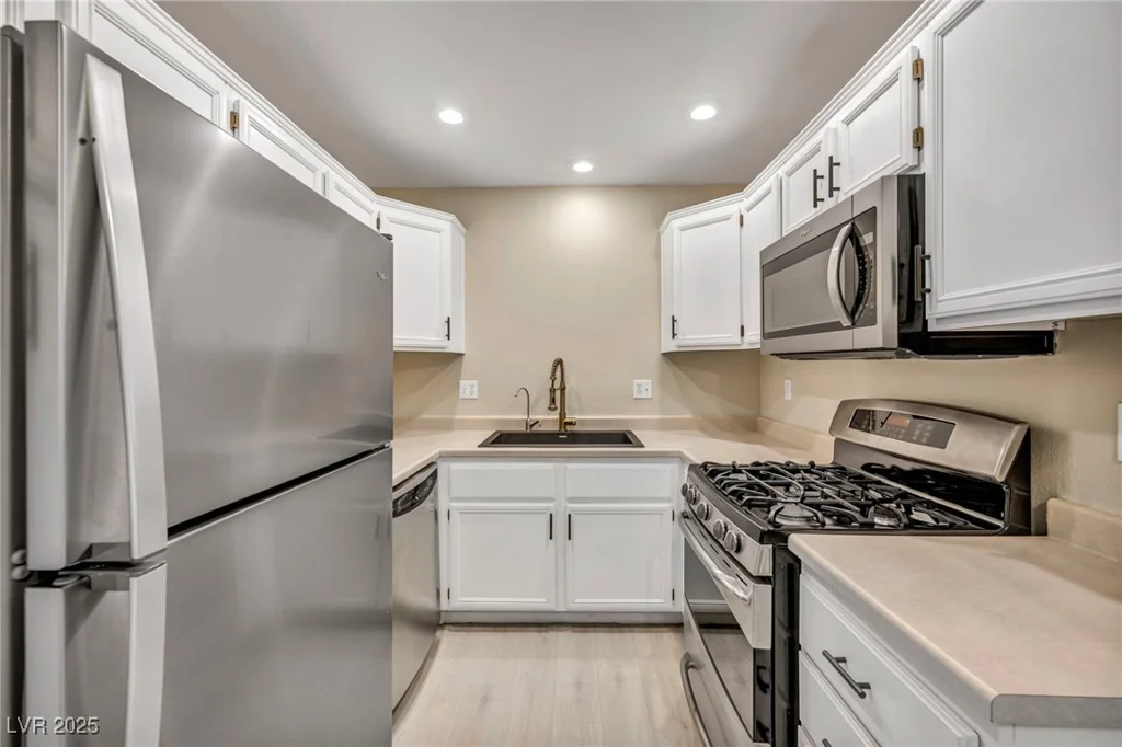 2134 William Holden, Las Vegas, NV 89142