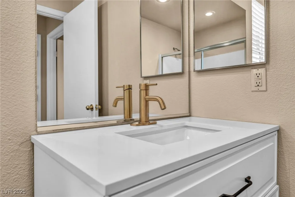 2134 William Holden, Las Vegas, NV 89142