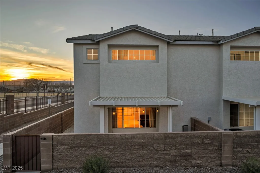 2134 William Holden, Las Vegas, NV 89142