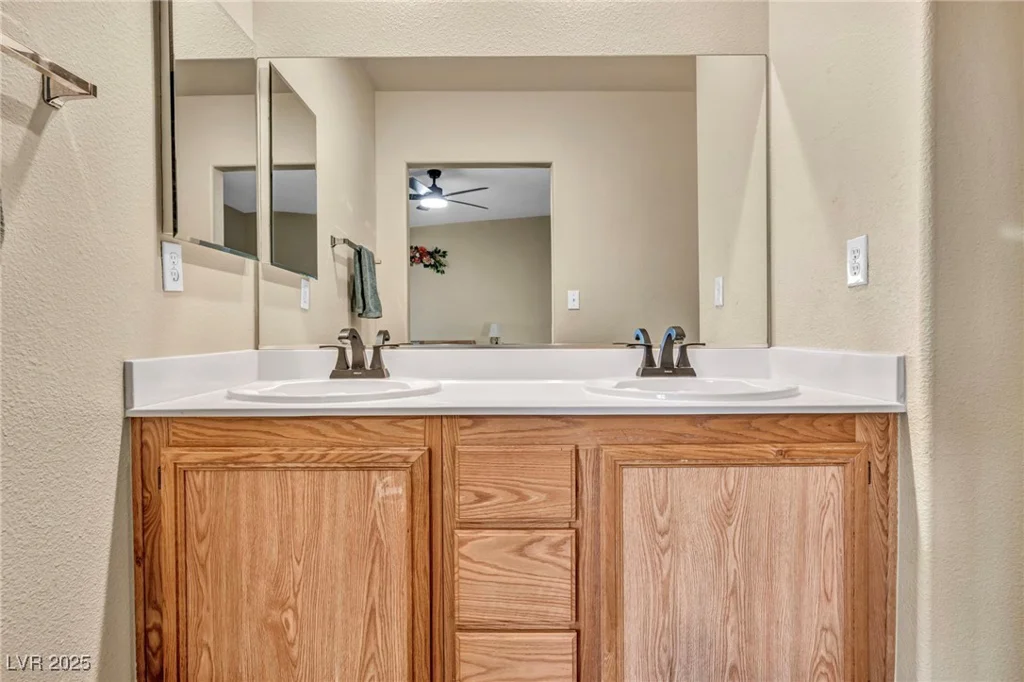2134 William Holden, Las Vegas, NV 89142