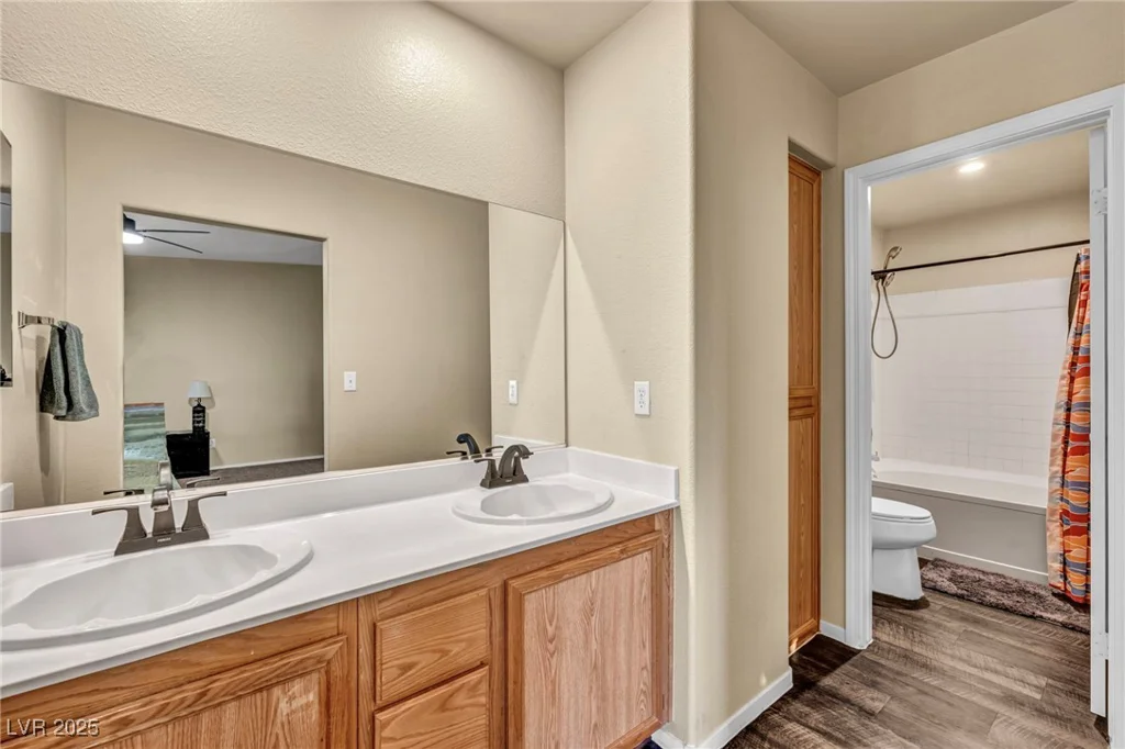 2134 William Holden, Las Vegas, NV 89142
