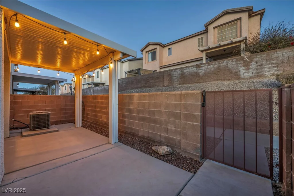 2134 William Holden, Las Vegas, NV 89142