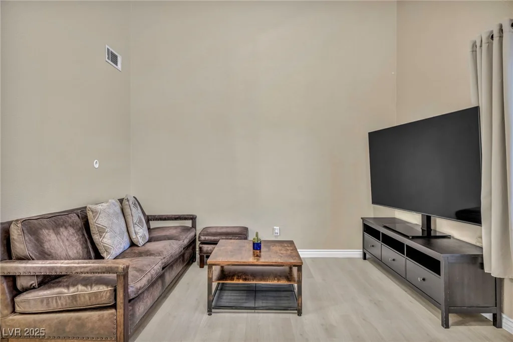 2134 William Holden, Las Vegas, NV 89142