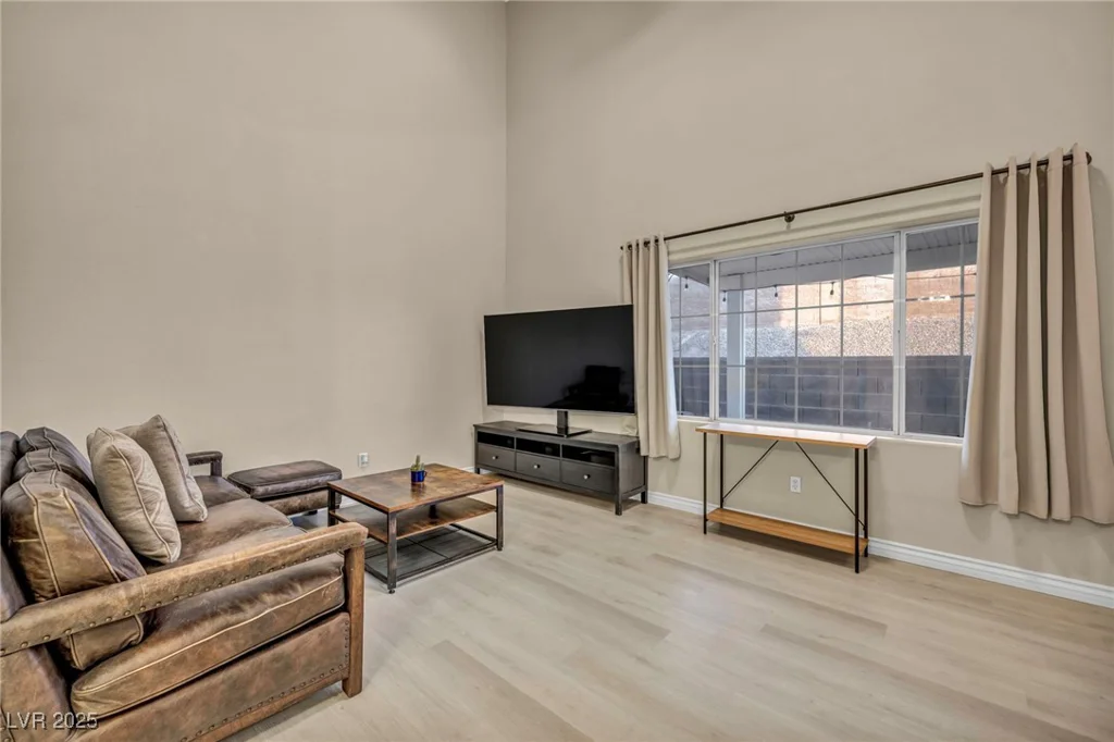 2134 William Holden, Las Vegas, NV 89142