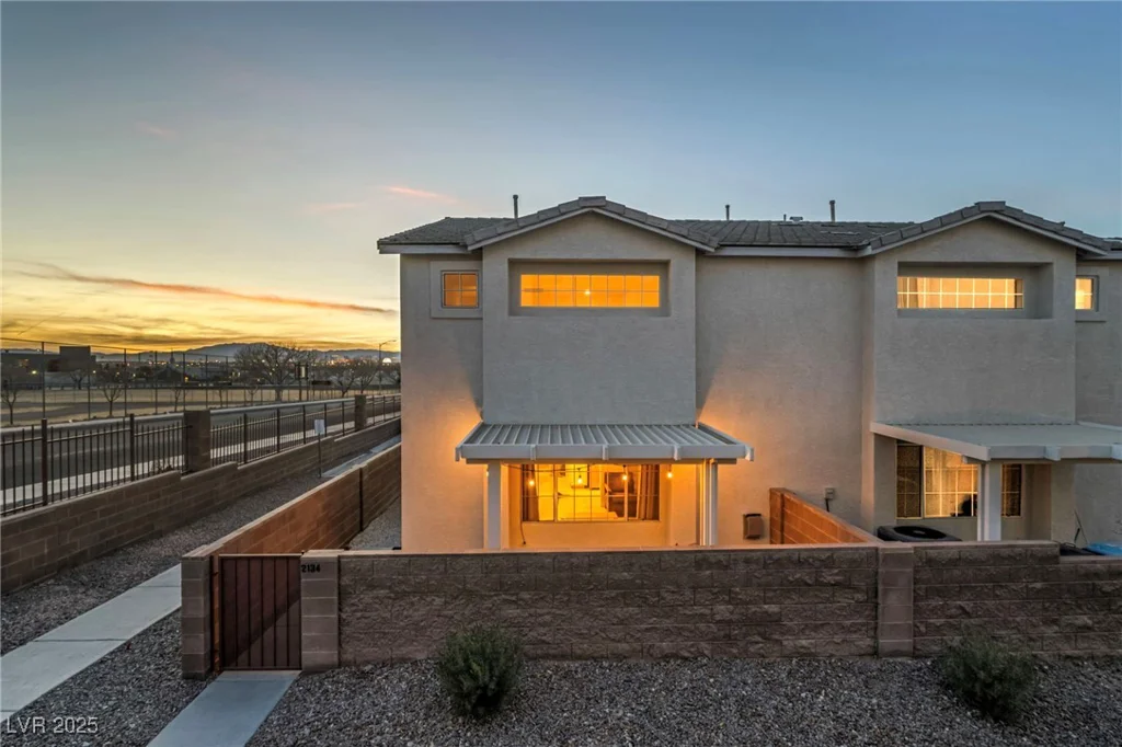 2134 William Holden, Las Vegas, NV 89142