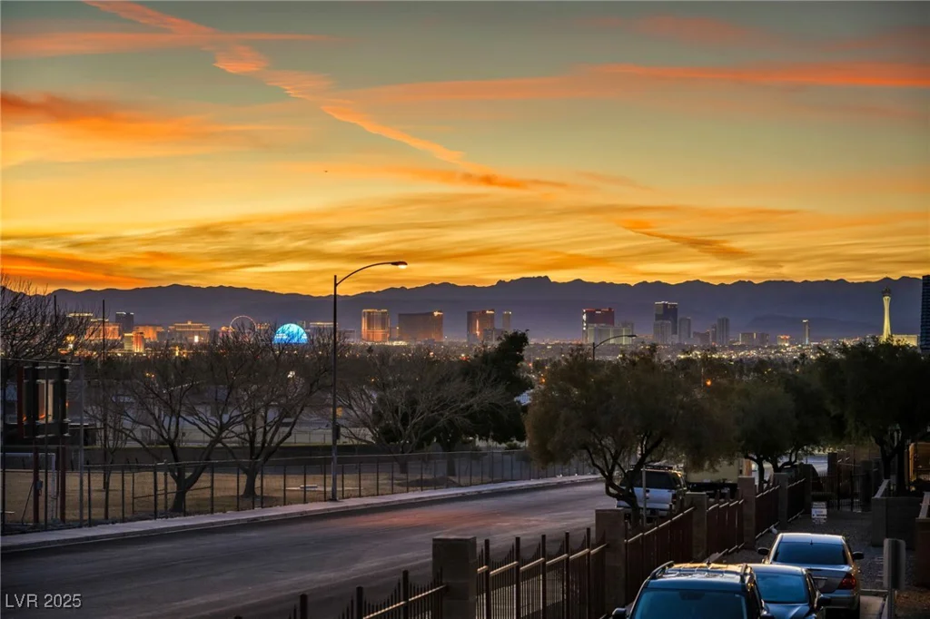 2134 William Holden, Las Vegas, NV 89142