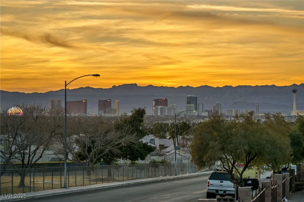 2134 William Holden, Las Vegas, NV 89142