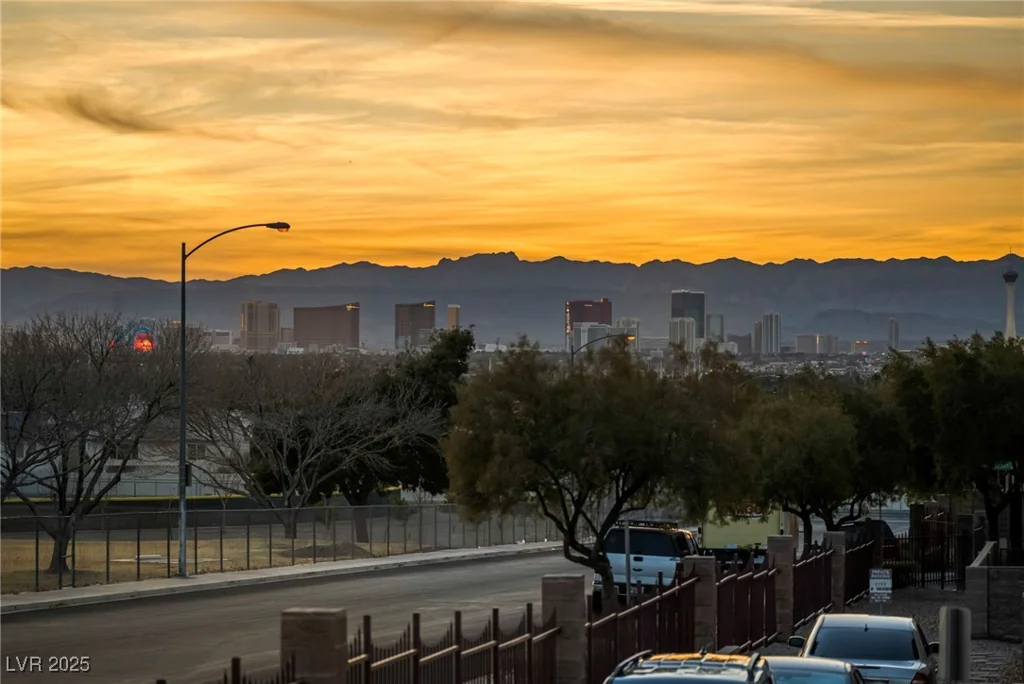 2134 William Holden, Las Vegas, NV 89142