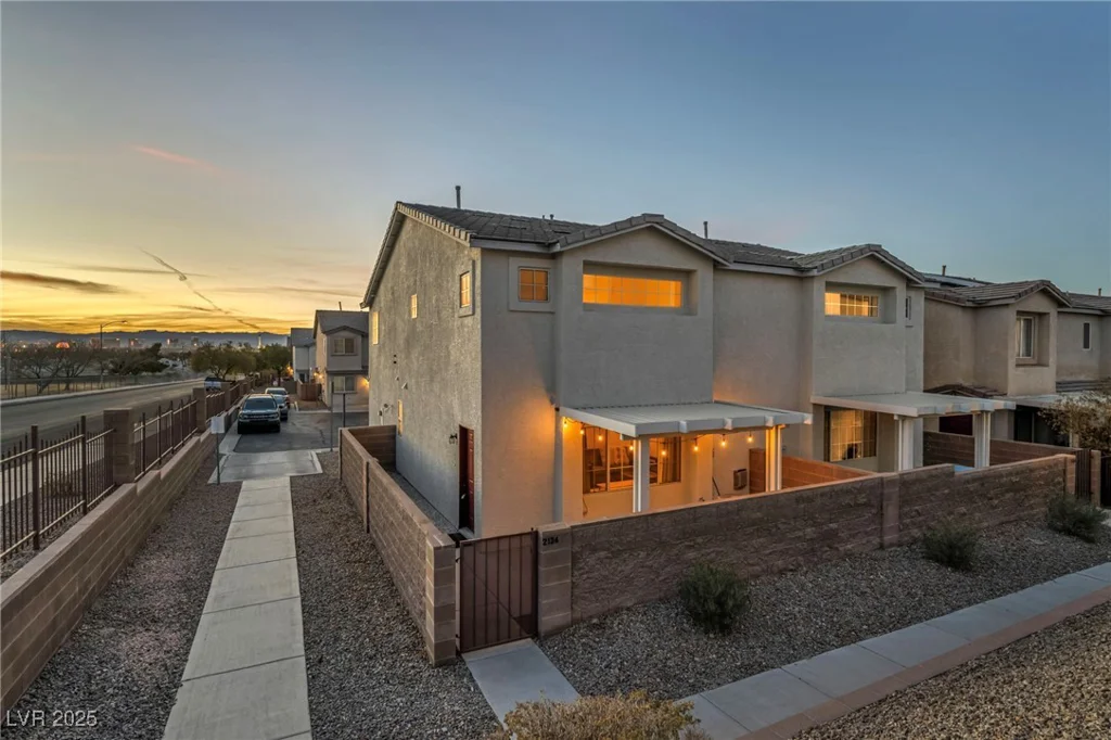2134 William Holden, Las Vegas, NV 89142