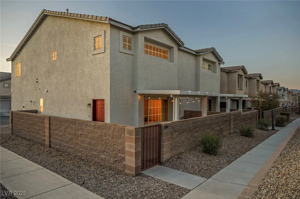 2134 William Holden, Las Vegas, NV 89142