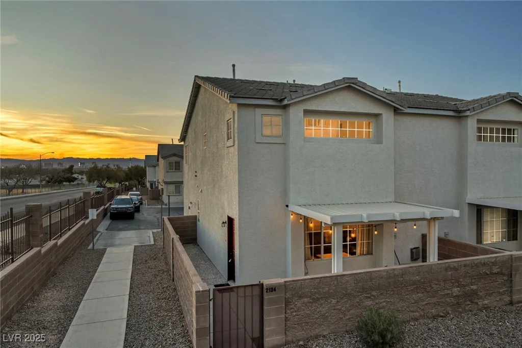 2134 William Holden, Las Vegas, NV 89142