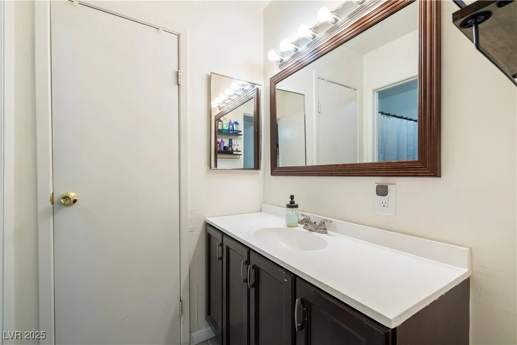 4045 Village, Las Vegas, NV 89121