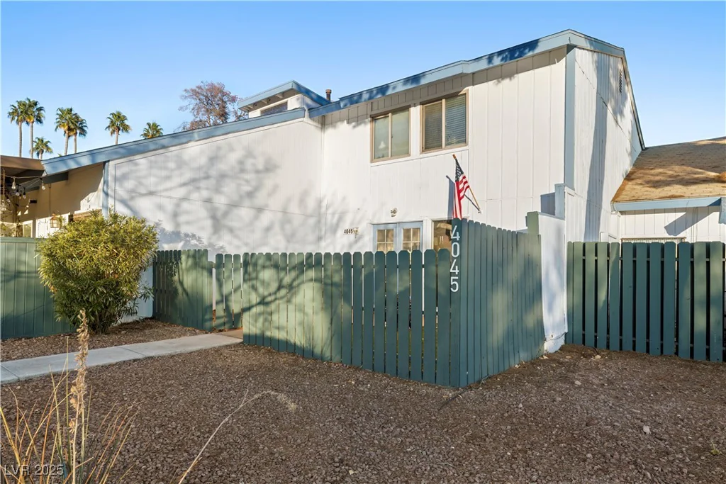 4045 Village, Las Vegas, NV 89121