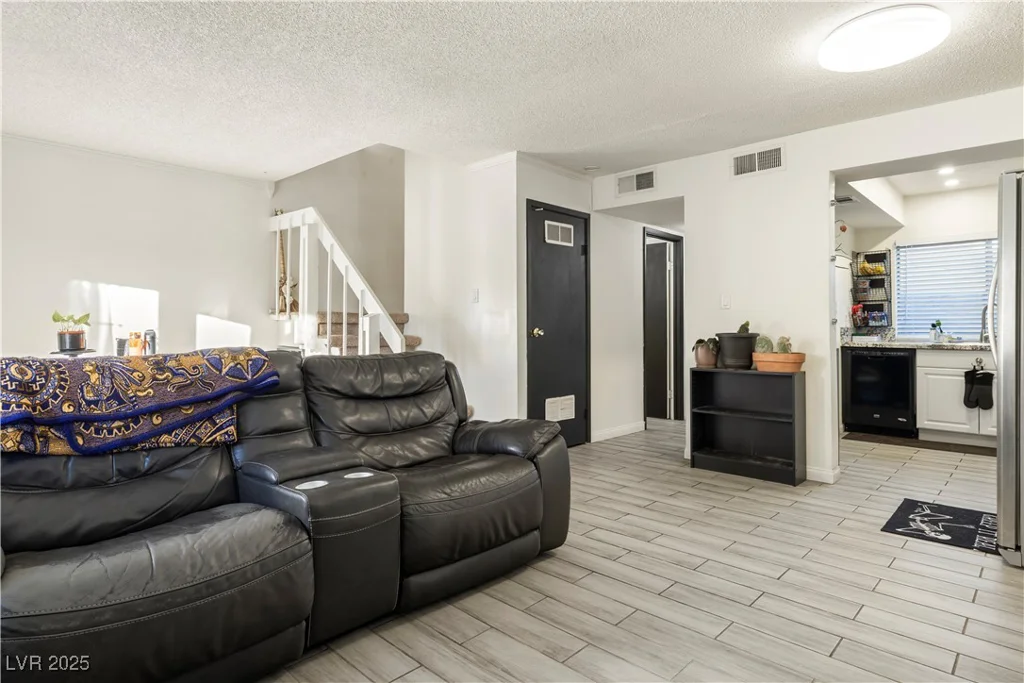 4045 Village, Las Vegas, NV 89121