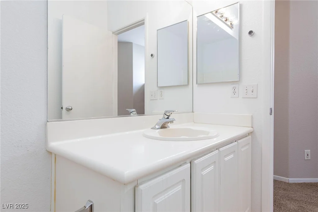 10168 Maidens Wreath, Las Vegas, NV 89183