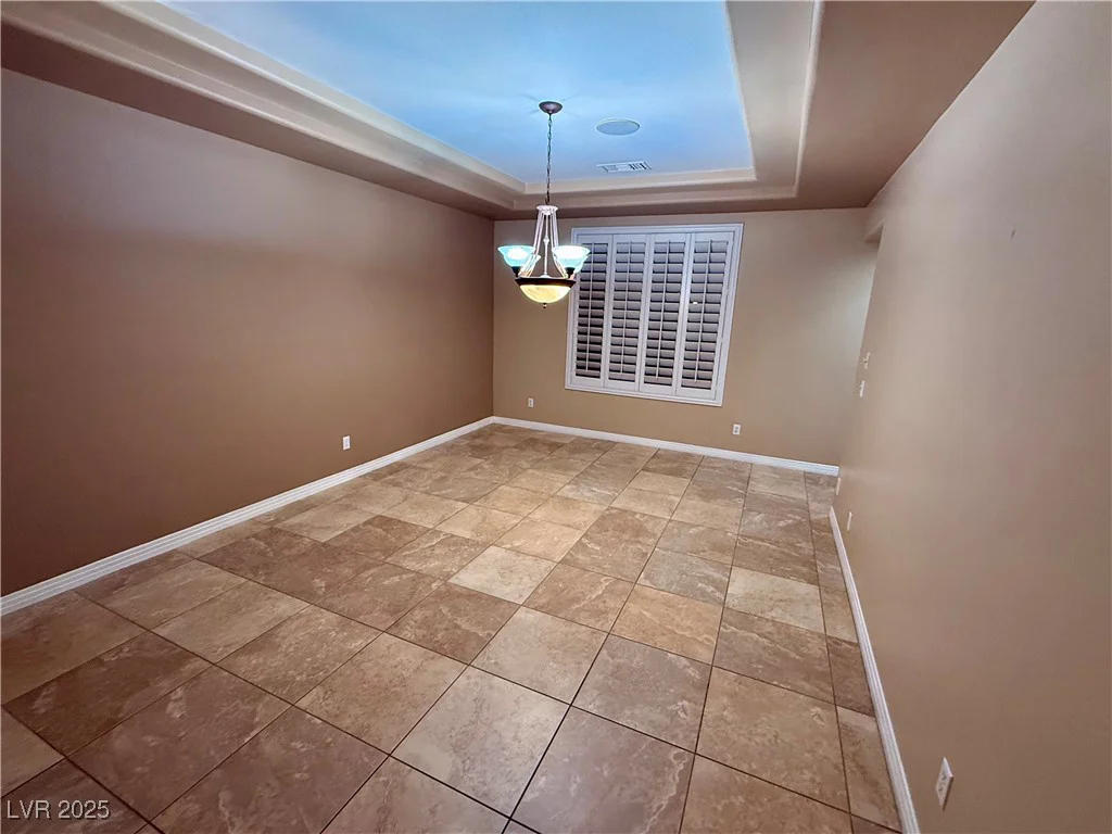 10008 Rolling Glen, Las Vegas, NV 89117