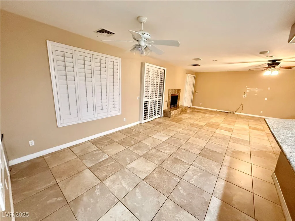 10008 Rolling Glen, Las Vegas, NV 89117