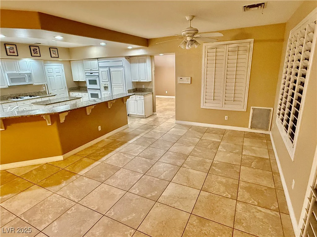 10008 Rolling Glen, Las Vegas, NV 89117