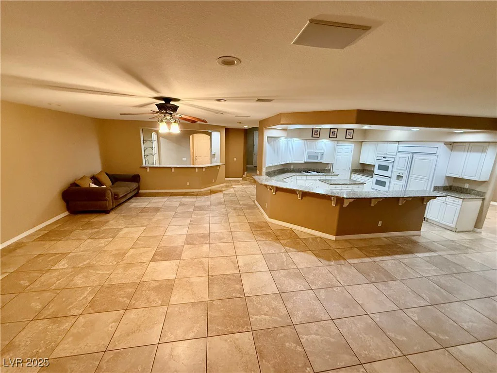 10008 Rolling Glen, Las Vegas, NV 89117