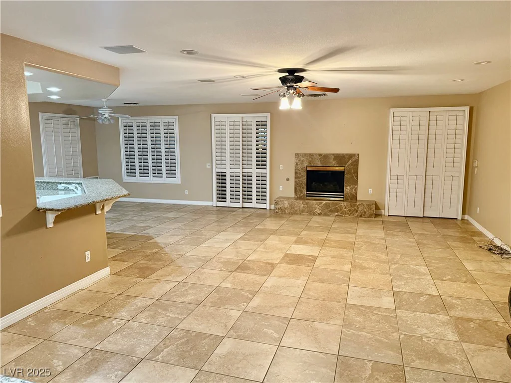 10008 Rolling Glen, Las Vegas, NV 89117