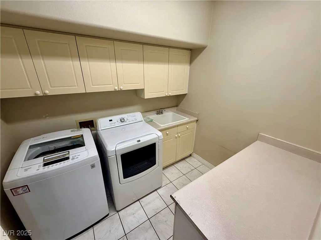 10008 Rolling Glen, Las Vegas, NV 89117