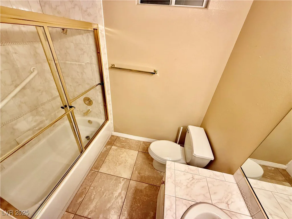 10008 Rolling Glen, Las Vegas, NV 89117