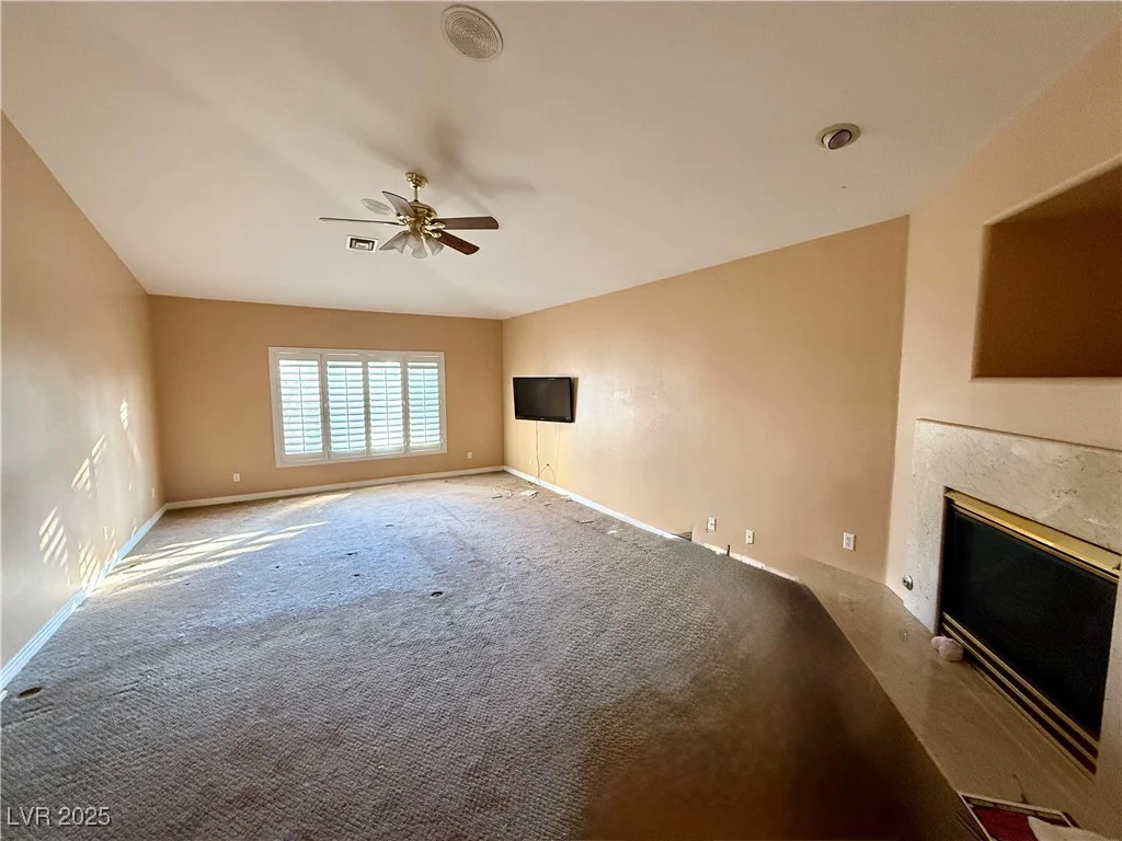10008 Rolling Glen, Las Vegas, NV 89117