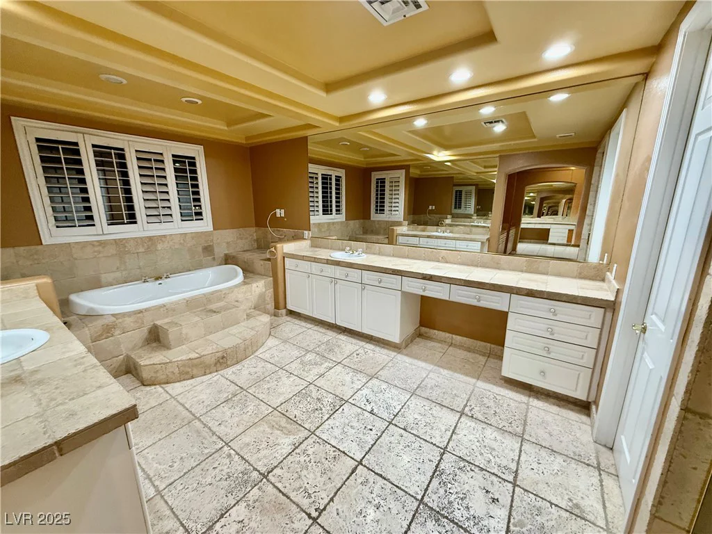 10008 Rolling Glen, Las Vegas, NV 89117