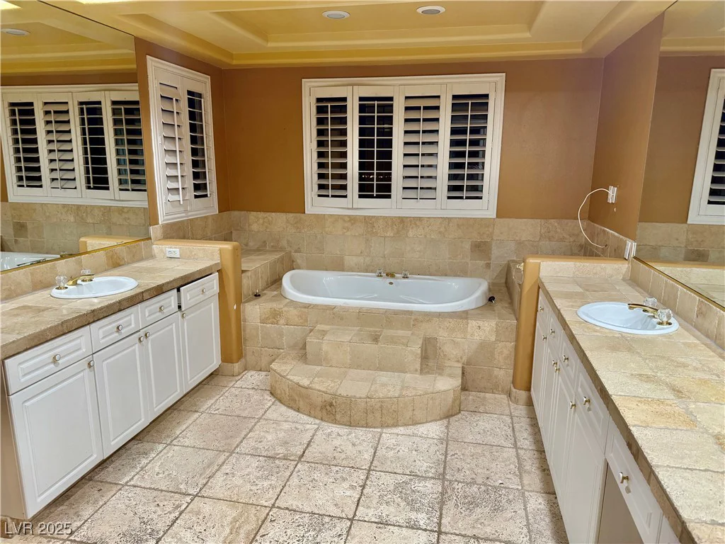 10008 Rolling Glen, Las Vegas, NV 89117