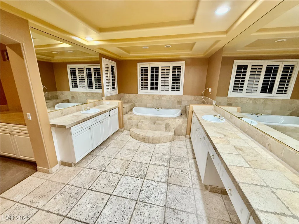 10008 Rolling Glen, Las Vegas, NV 89117