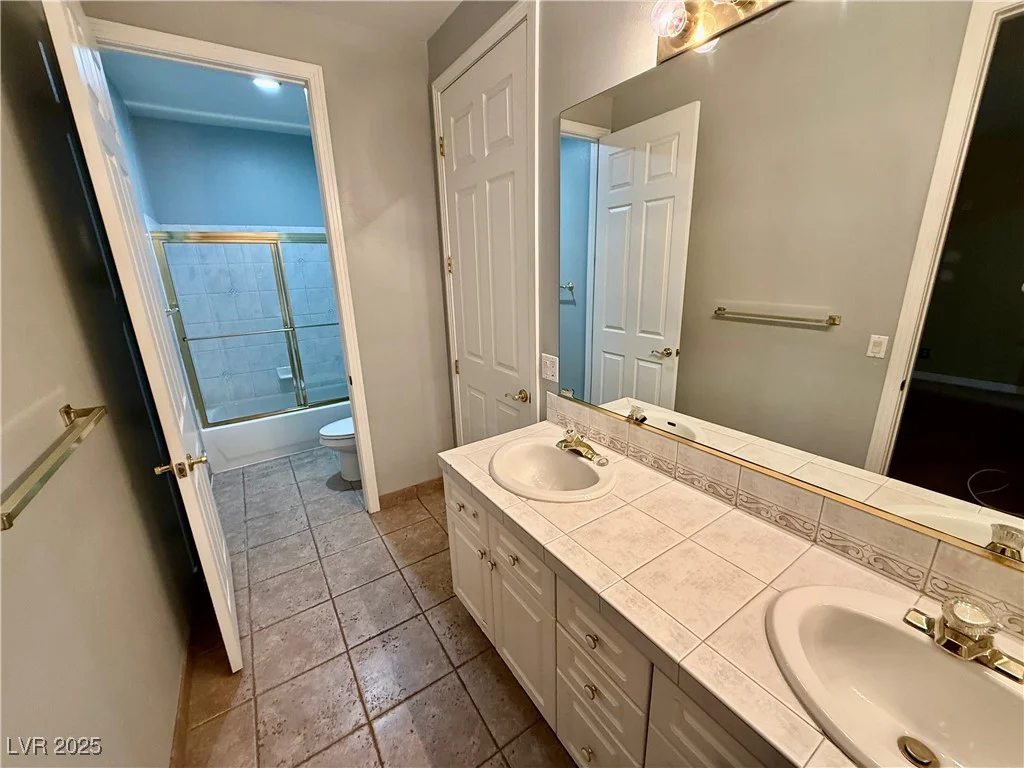 10008 Rolling Glen, Las Vegas, NV 89117