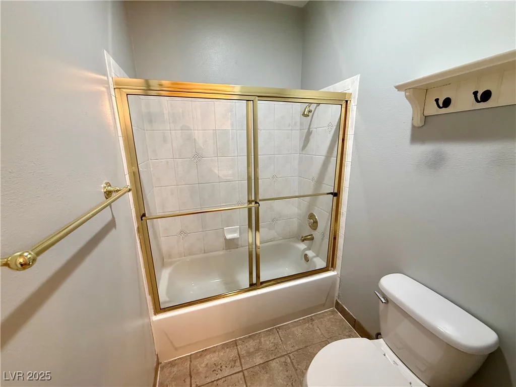 10008 Rolling Glen, Las Vegas, NV 89117