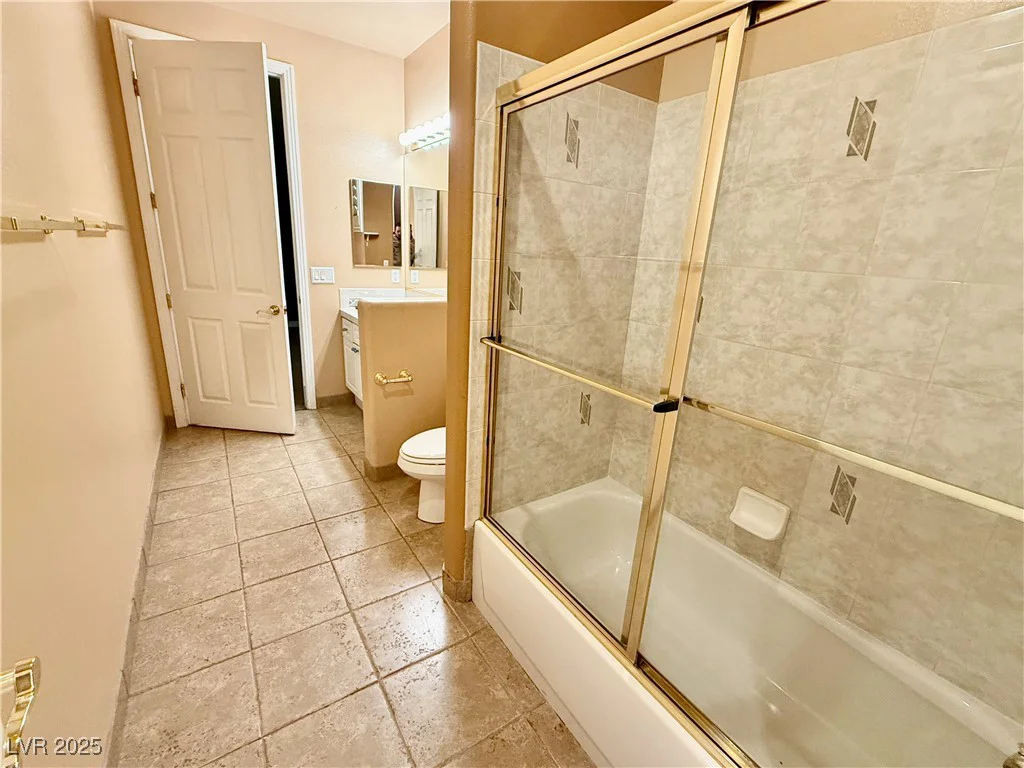 10008 Rolling Glen, Las Vegas, NV 89117